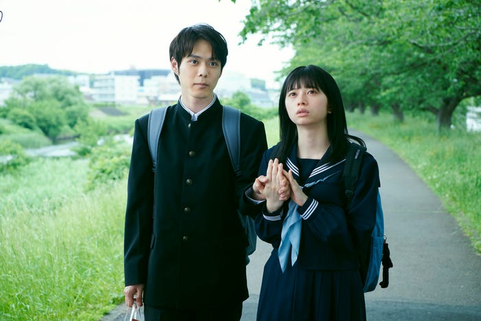 細田佳央太、桜田ひより「あの子の子ども」第2話より(C)カンテレ