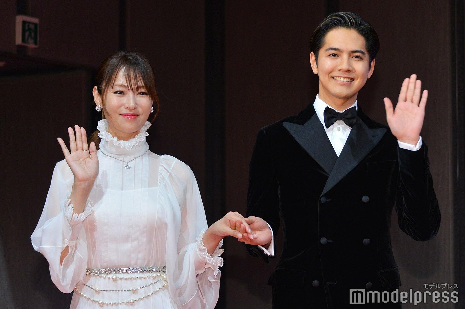 深田恭子をエスコートする片寄涼太（C）モデルプレス