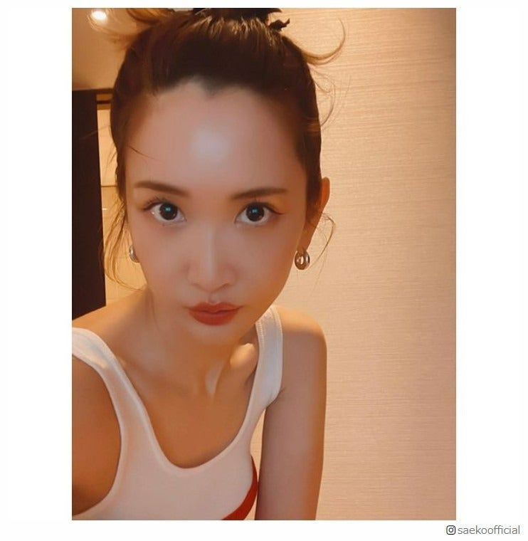 紗栄子、YouTube撮影再開報告でタンクトップ姿公開「可愛すぎる」「お肌綺麗」の声