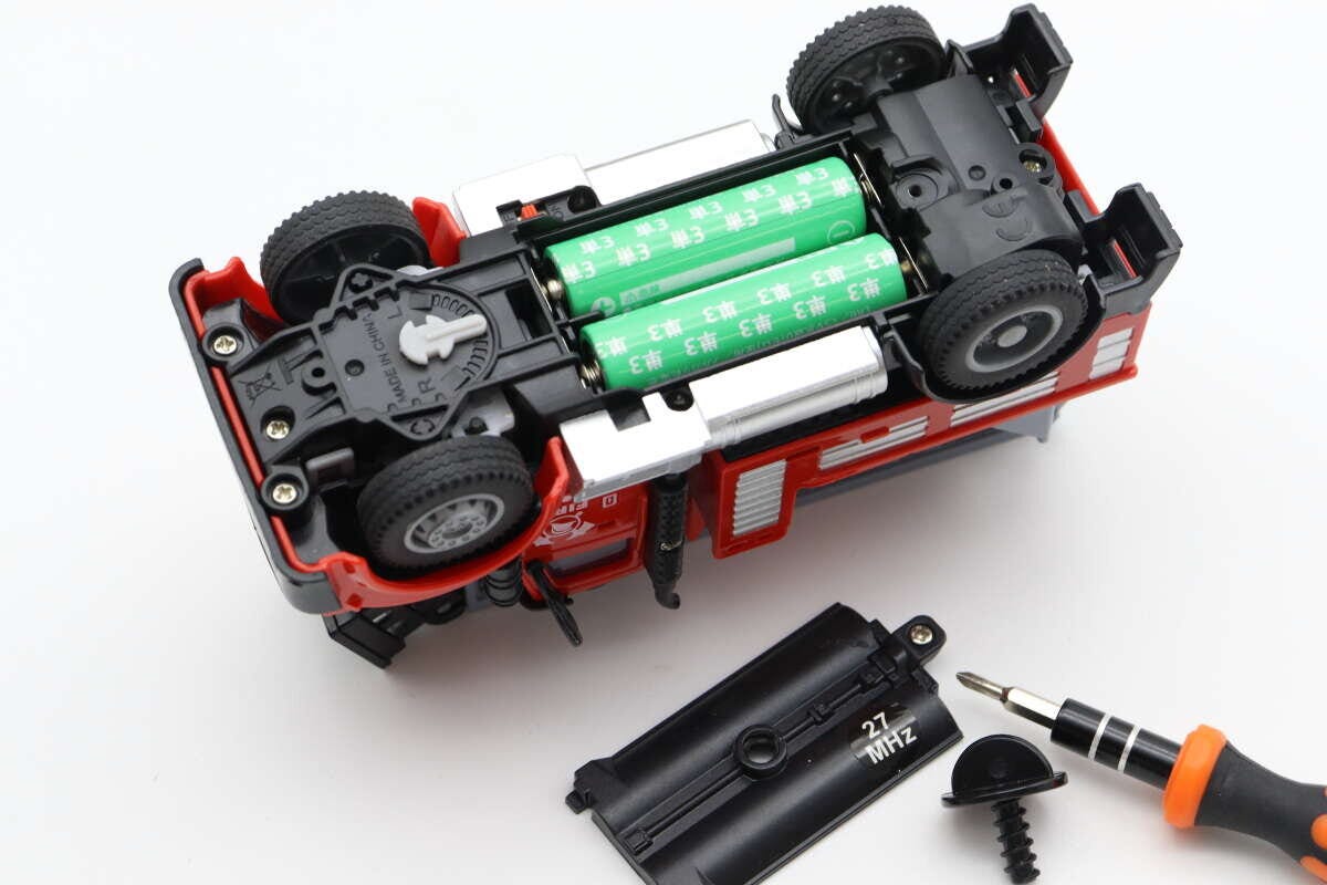 ラジオコントロール働く車（3）　乾電池