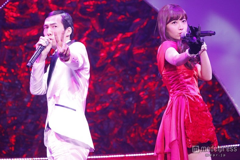 AKB48小嶋陽菜、スタッフと「2人はデキテル」