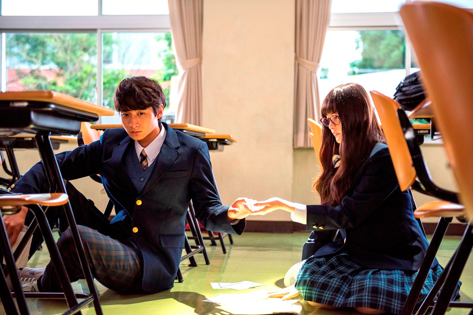 小関裕太、玉城ティナ／映画『わたしに××しなさい！』（C）遠山えま／講談社 （C）2018「わたしに××しなさい！」製作委員会