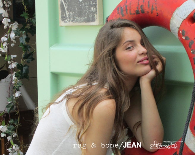 「rag＆bone／JEAN」が展開するオンラインのキャンペーン「D.I.Y.」起用されたモデル・女優のマリー・アンジュ・カスタ