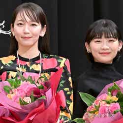 「第45回山路ふみ子映画賞贈呈式」に出席した吉岡里帆、伊藤沙莉 （C）モデルプレス
