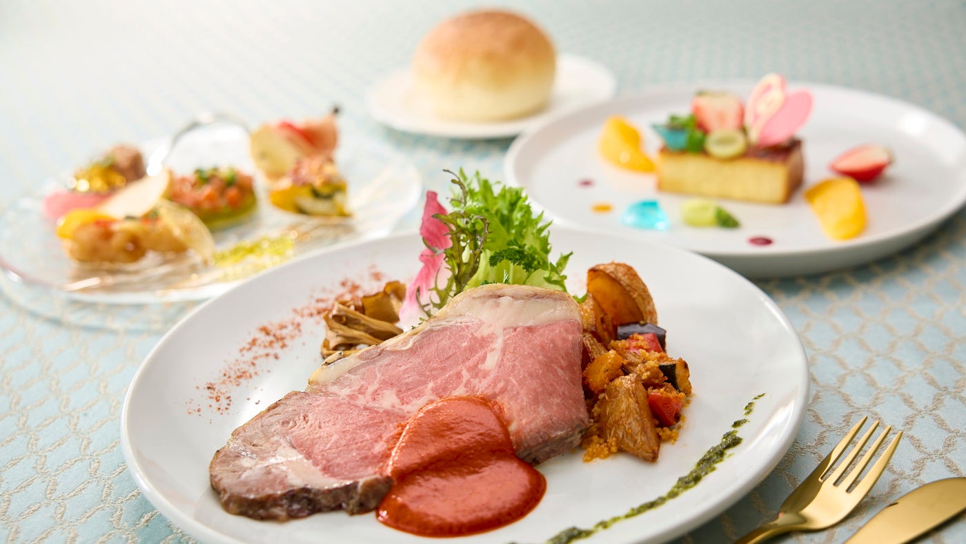 レディたちに捧げるボアット・ア・ビジュー 〜愛の宝石箱〜(肉)／画像提供：ユニバーサル・スタジオ・ジャパン