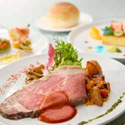 レディたちに捧げるボアット・ア・ビジュー 〜愛の宝石箱〜(肉)/画像提供:ユニバーサル・スタジオ・ジャパン