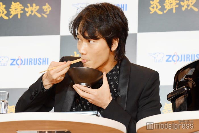 綾野剛(C)モデルプレス