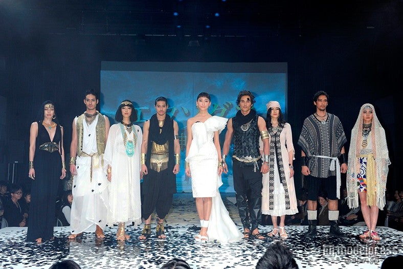 杏（写真中央）／イベントの様子