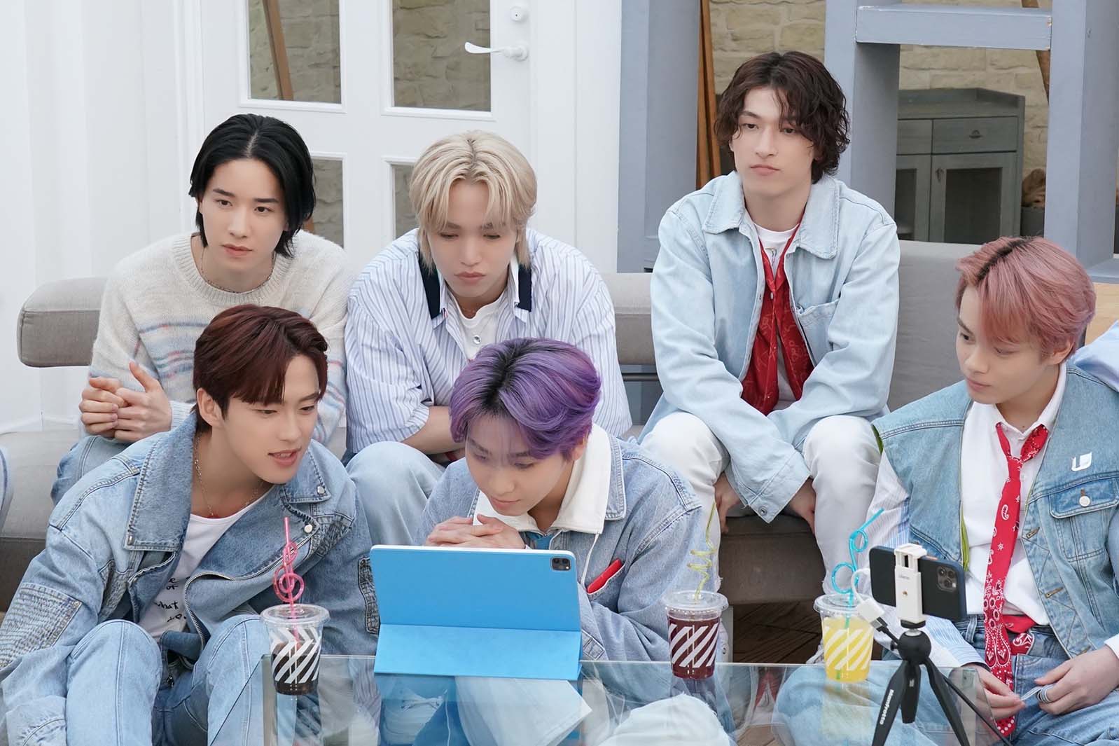 JO1生配信の様子（C）LAPONE ENTERTAINMENT