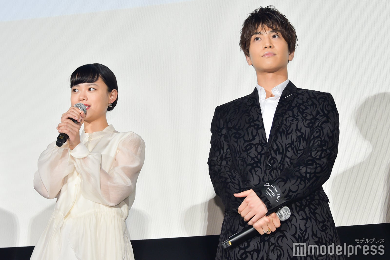 杉咲花、岩田剛典（C）モデルプレス