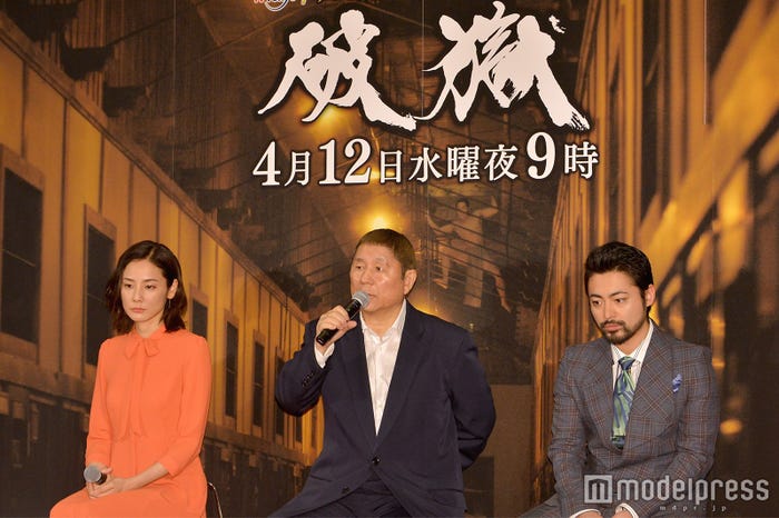 (左から)吉田羊、ビートたけし、山田孝之(C)モデルプレス