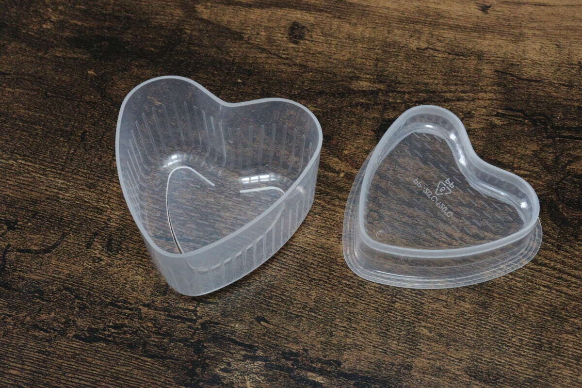 ダイソーのおにぎりパックのハートの型