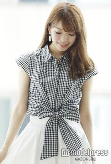 ウエストリボンぺプラムブラウス「Apuweiser-riche」16,200円（税込）