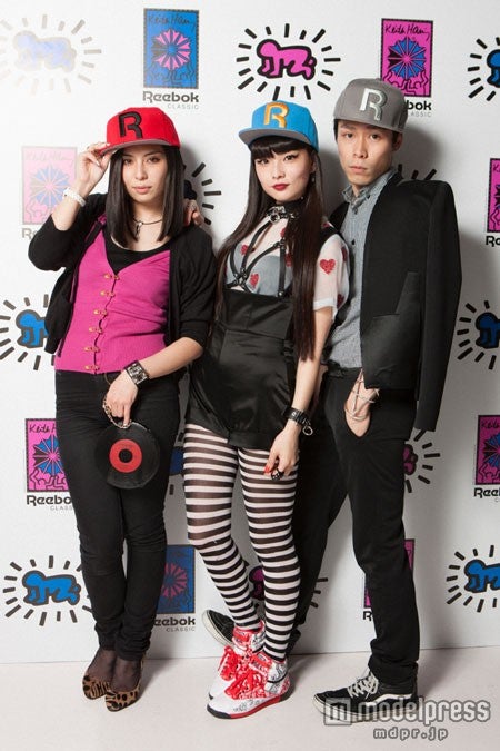 秋元梢は3姉弟で来場