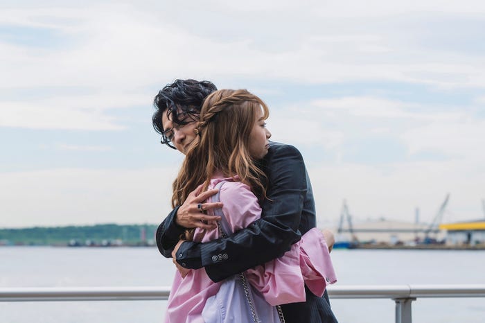 馬場ふみか、古川雄大「恋と弾丸」第7話より(C)箕野希望・小学館/「恋と弾丸」製作委員会・MBS