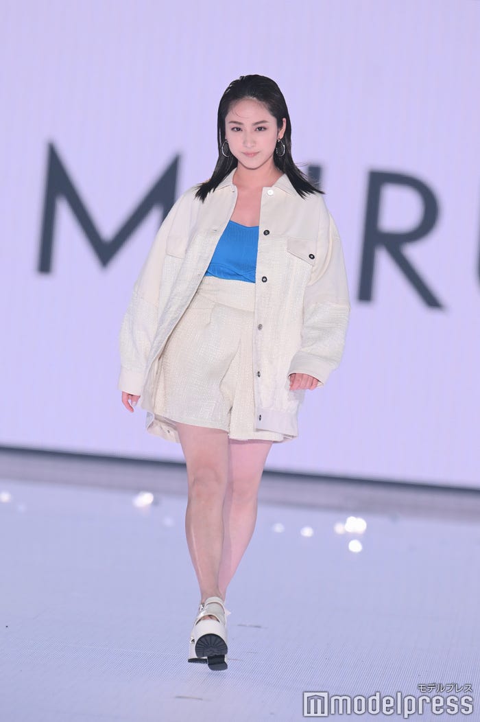 平祐奈「関コレ 2023 S/S」より(C)モデルプレス