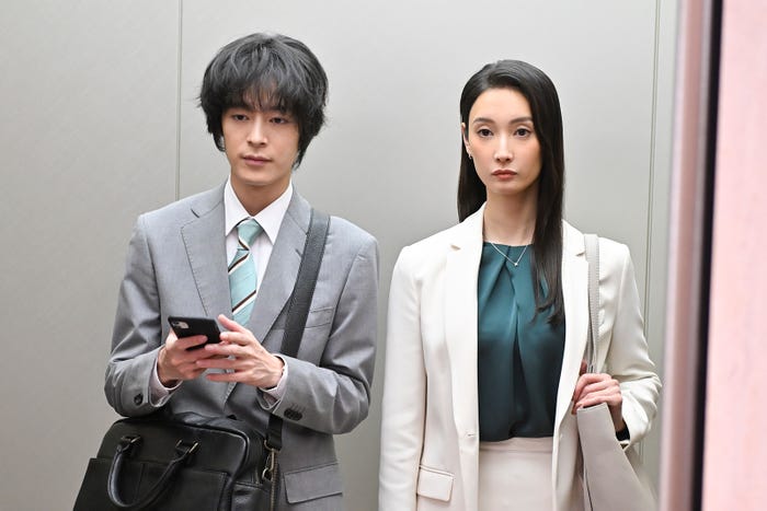 塩野瑛久、菜々緒「無能の鷹」最終話(C)テレビ朝日