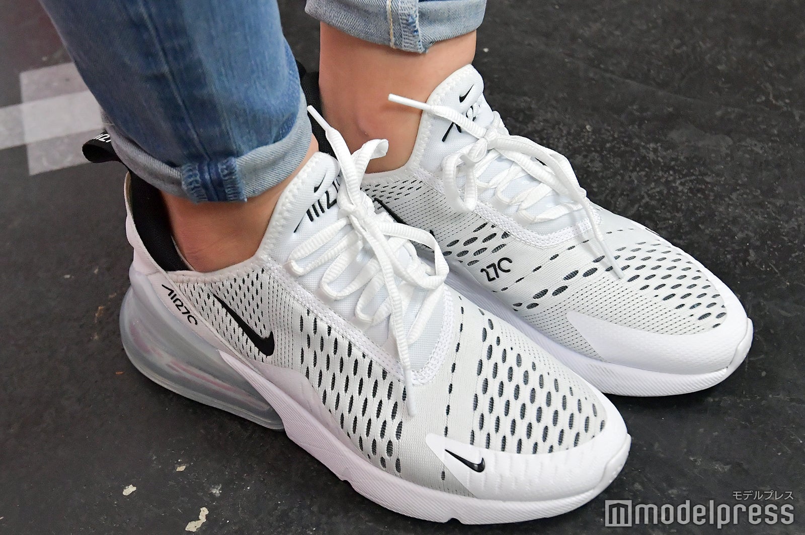 Nikiの足元は？（C）モデルプレス