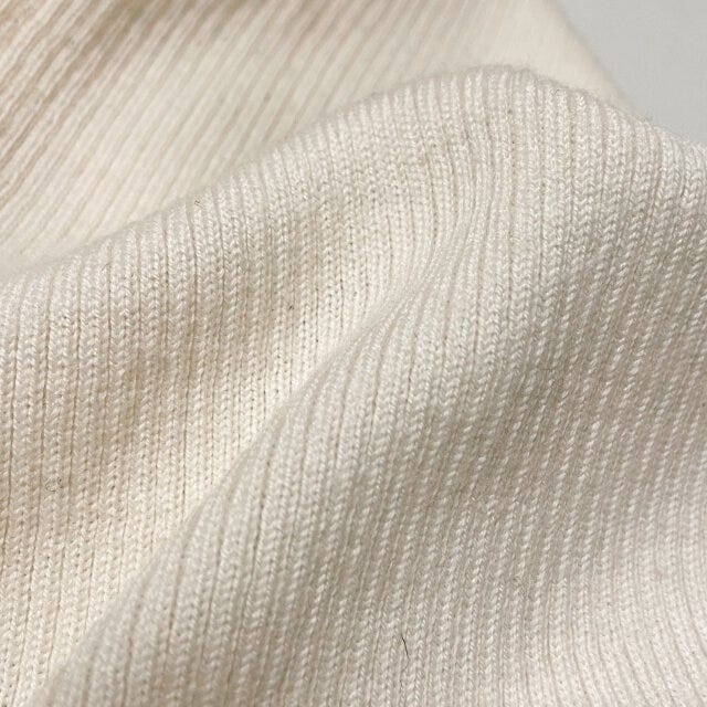 ユニクロメリノリブタートルネックセーターの生地感
