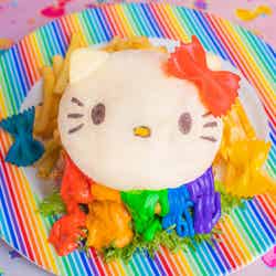 カラフルポップバーガー HELLO KITTY バーガー 1,680円(税別)/(C)1976, 2019 SANRIO CO.,LTD.APPROVAL NO. S601424 (C)KAWAII MONSTER CAFE