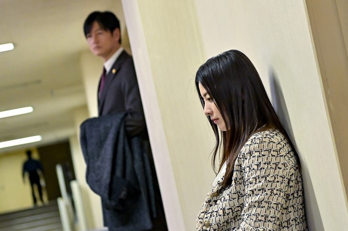 井浦新、吉高由里子/「最愛」第6話より(C)TBS