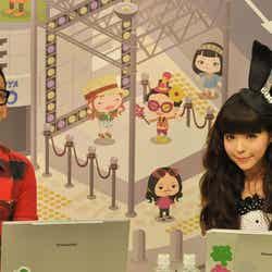 生番組の公開収録を行った益若つばさ(右)