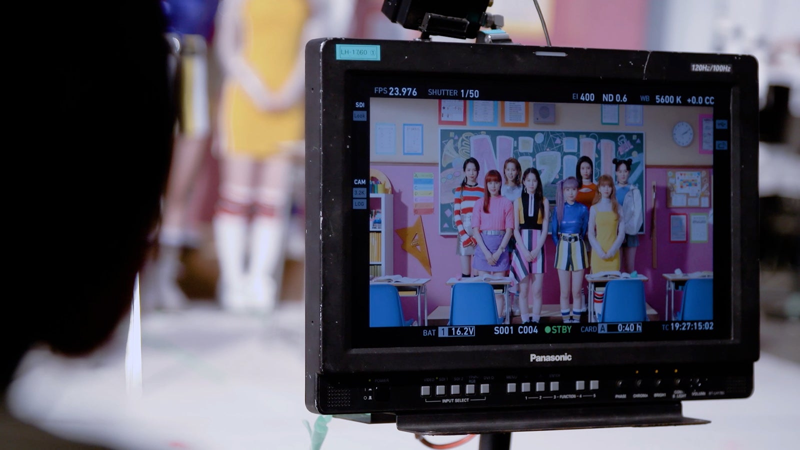 CM撮影中のNiziU （提供写真）