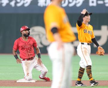 広島・ファビアン「リスクをとってなんとかセーフになったけど…」2安打＆好守で勝利貢献も走塁でコーチから指導受ける「あまり良くないプレー」
