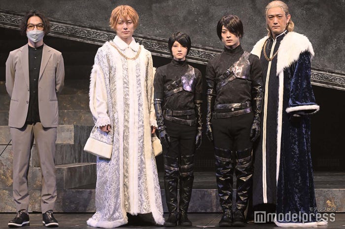 松崎史也、和田琢磨、若月佑美、有馬爽人、谷口賢志 (C)モデルプレス