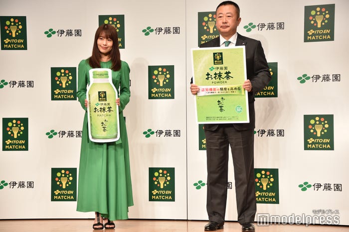 有村架純(左) (C)モデルプレス