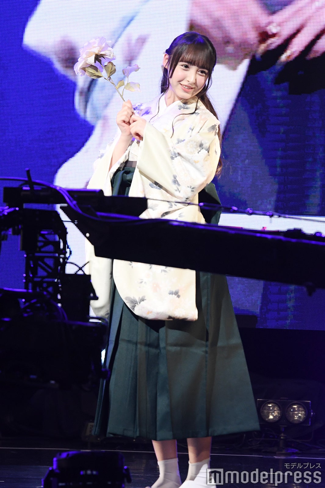 iLiFE!若葉のあ、メンカラ袴身にまとい「学生ランウェイ」初登場「可憐すぎる」「存在が奇跡」と注目集まる【学生ランウェイ】