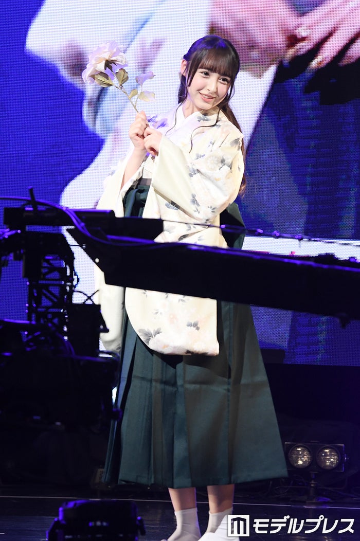 iLiFE!若葉のあ、メンカラ袴身にまとい「学生ランウェイ」初登場「可憐すぎる」「存在が奇跡」と注目集まる【学生ランウェイ】