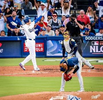 大谷翔平 かつての同僚が打たれた瞬間に被弾確信→マウンドでうなだれる→顔をあげたら右翼席中段へ 昨季途中まで在籍の右腕から大きな一撃