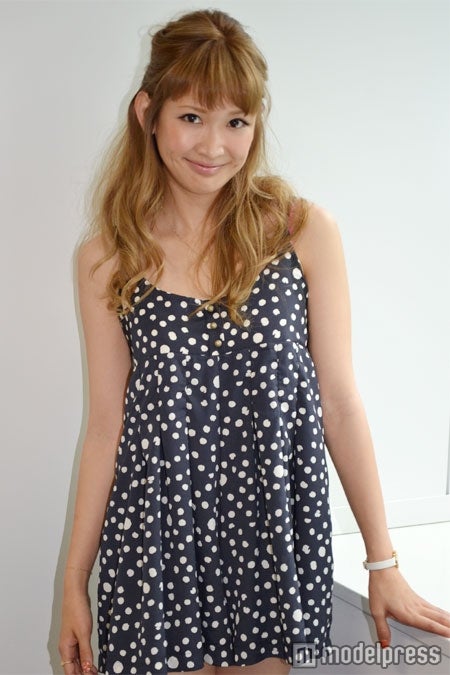 紗栄子、”父に激似”のタレントと弾丸トラベルに出発