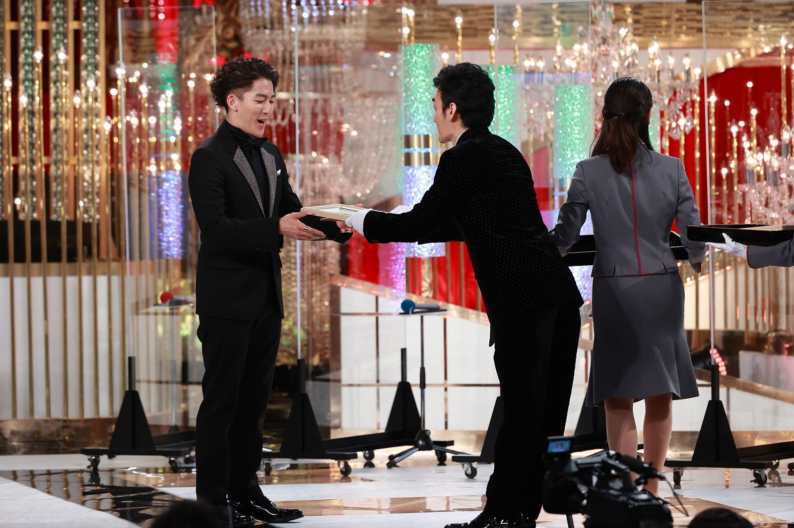 尾上右近、草なぎ剛（C）東京写真記者協会