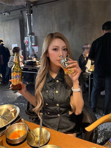 『ラヴ上等』るる、韓国ビールを手に乾杯ショット公開「可愛すぎる」「憧れの女性」