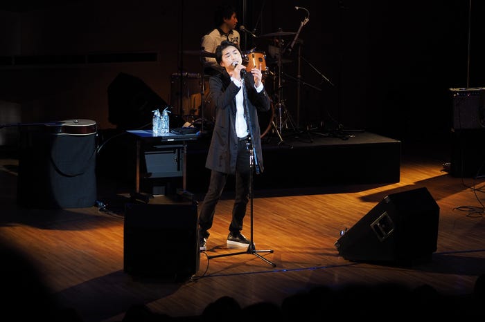 西浦秀樹/ライブ「Gratitude(グラッチュード)2016」より(画像提供:所属事務所)