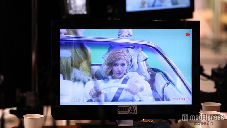 ローラ／新CM「レッツ！ドライブ」篇メイキングショット