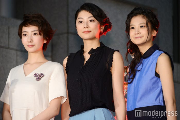 (左から)波瑠、小池栄子、清水富美加(C)モデルプレス