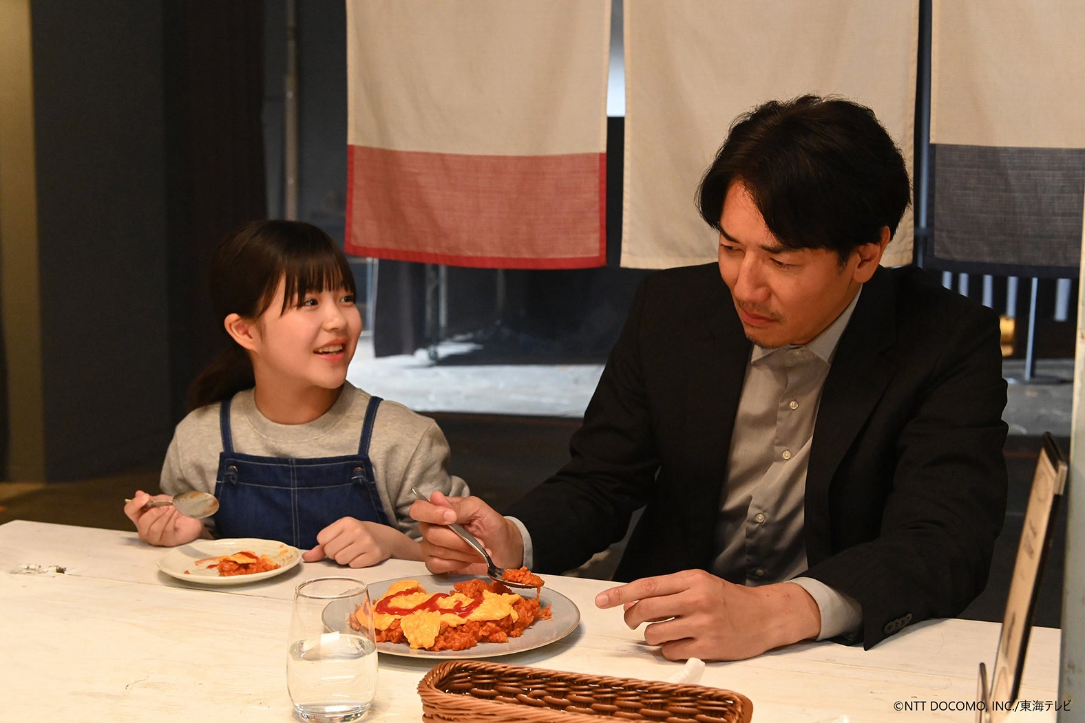 永瀬ゆずな、弓削智久「ミッドナイト屋台2～ル・モンドゥ～」第8話（C）NTT DOCOMO，INC.／東海テレビ