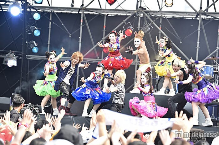 ゴールデンボンバー×チームしゃちほこ/PHOTO:KEIKO TANABE