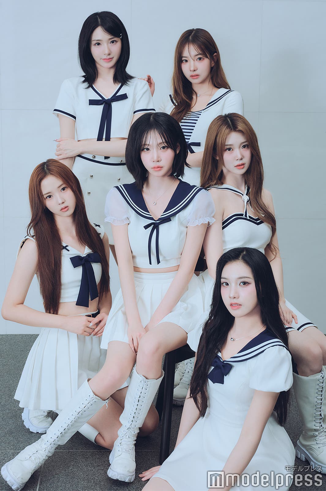 tripleS(左から時計回り)シンウィー、ハヨン、ユビン、ソルリン、ジウ、ナギョン(C)モデルプレス