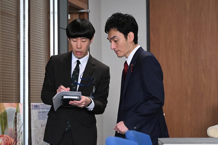 坂口涼太郎、草なぎ剛 「罠の戦争」第8話より(C)カンテレ