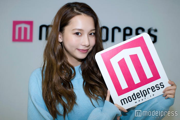 モデルプレスに来社! (C)モデルプレス