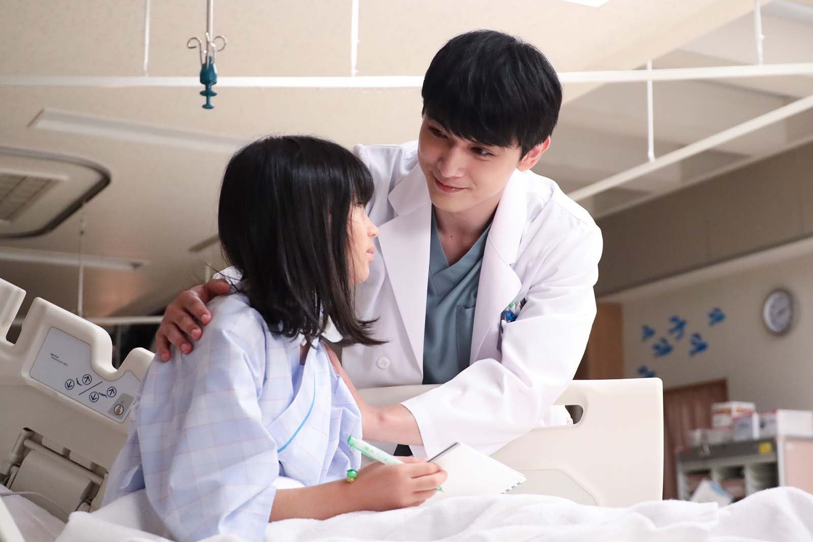 田中乃愛、吉沢亮「PICU 小児集中治療室」第2話より（C）フジテレビ