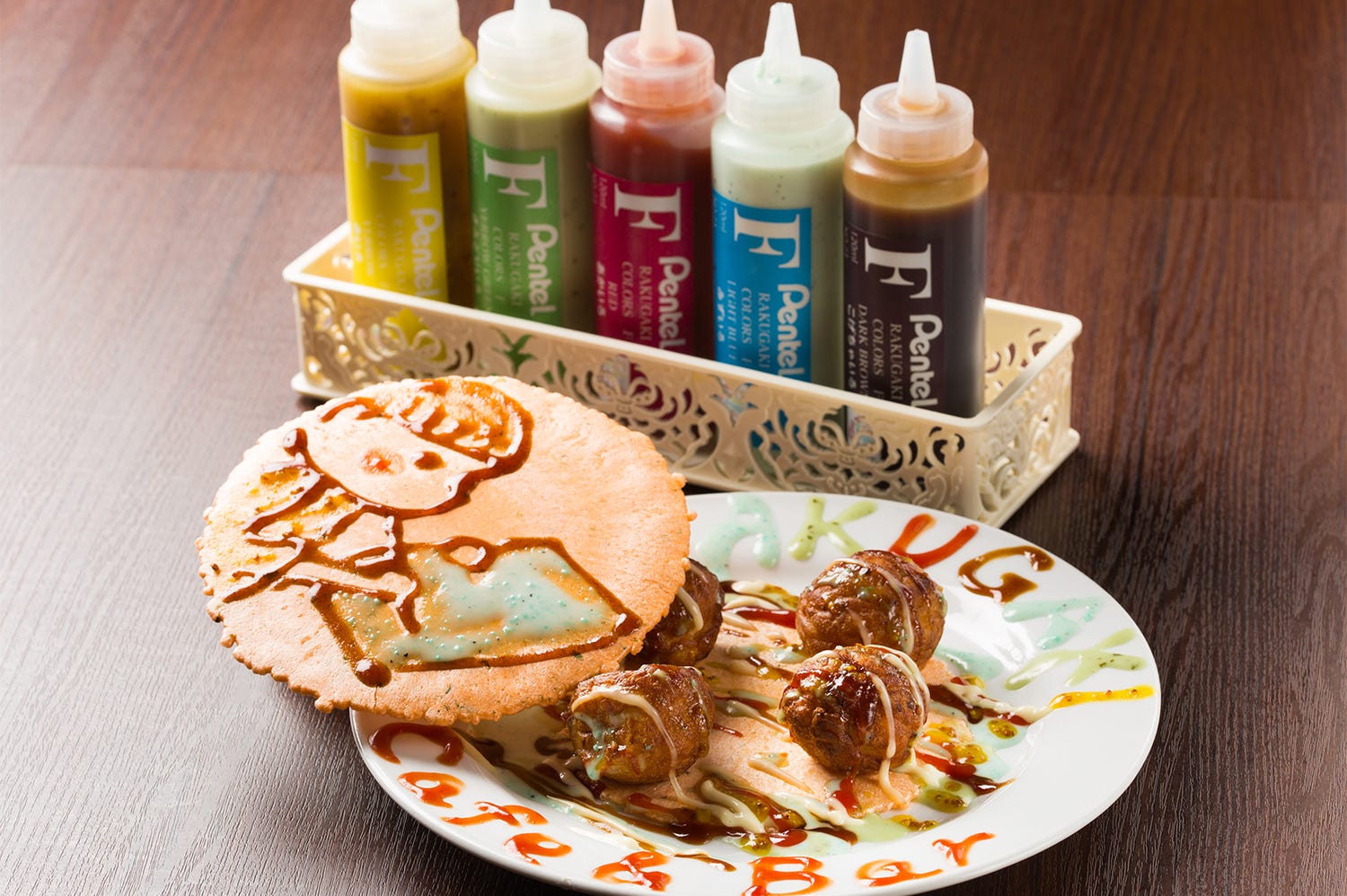 ぺんてるの“落書きカフェバー”が銀座に カラフルな文房具メニューもパワーアップ