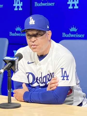 ロバーツ監督「彼の健康を最優先に考えた」ロブレスキー8回降板の理由を説明 マダックスの可能性も残る中で決断 快投に「本当に誇りに念う」