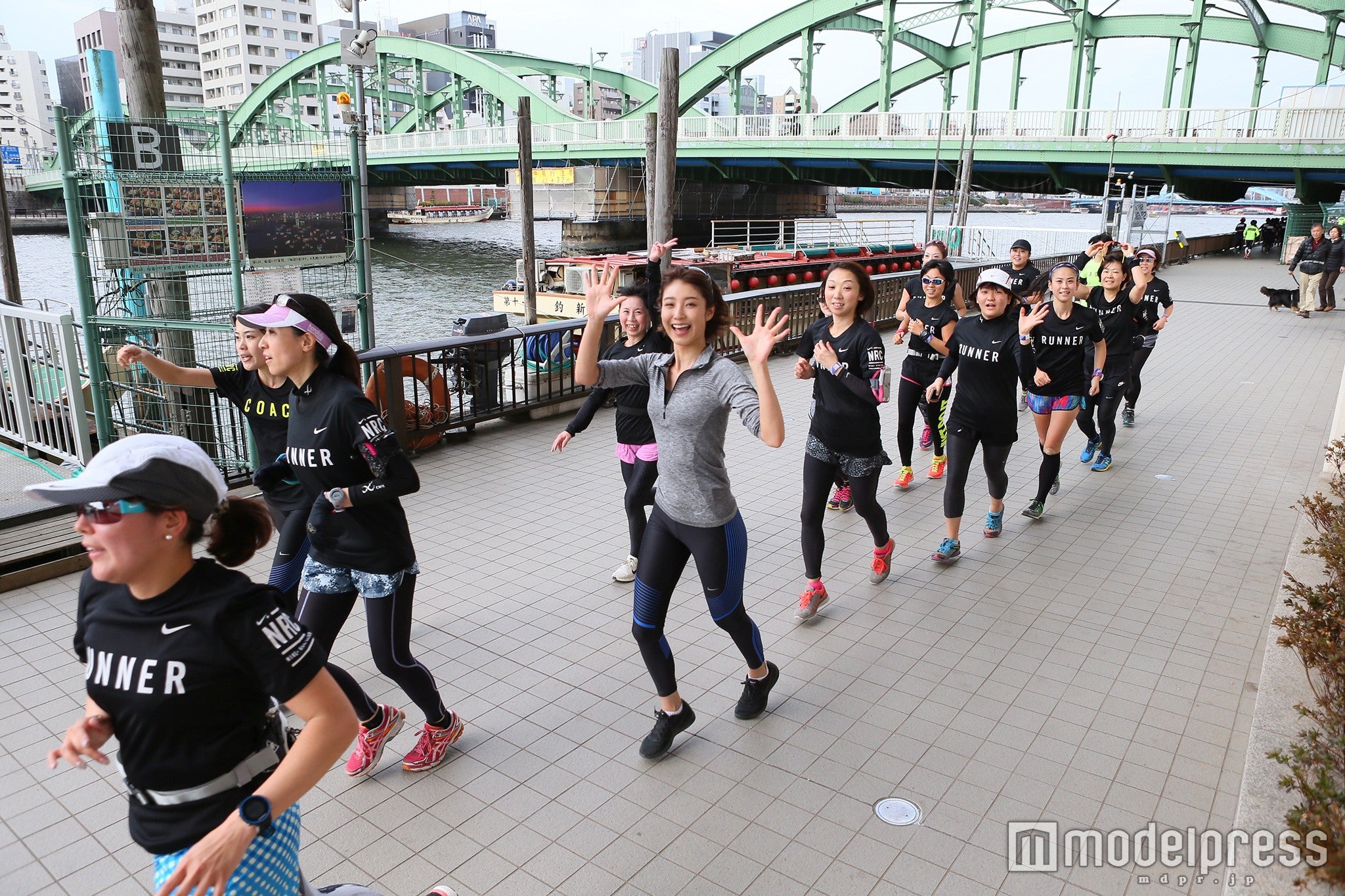 izu（写真中央）