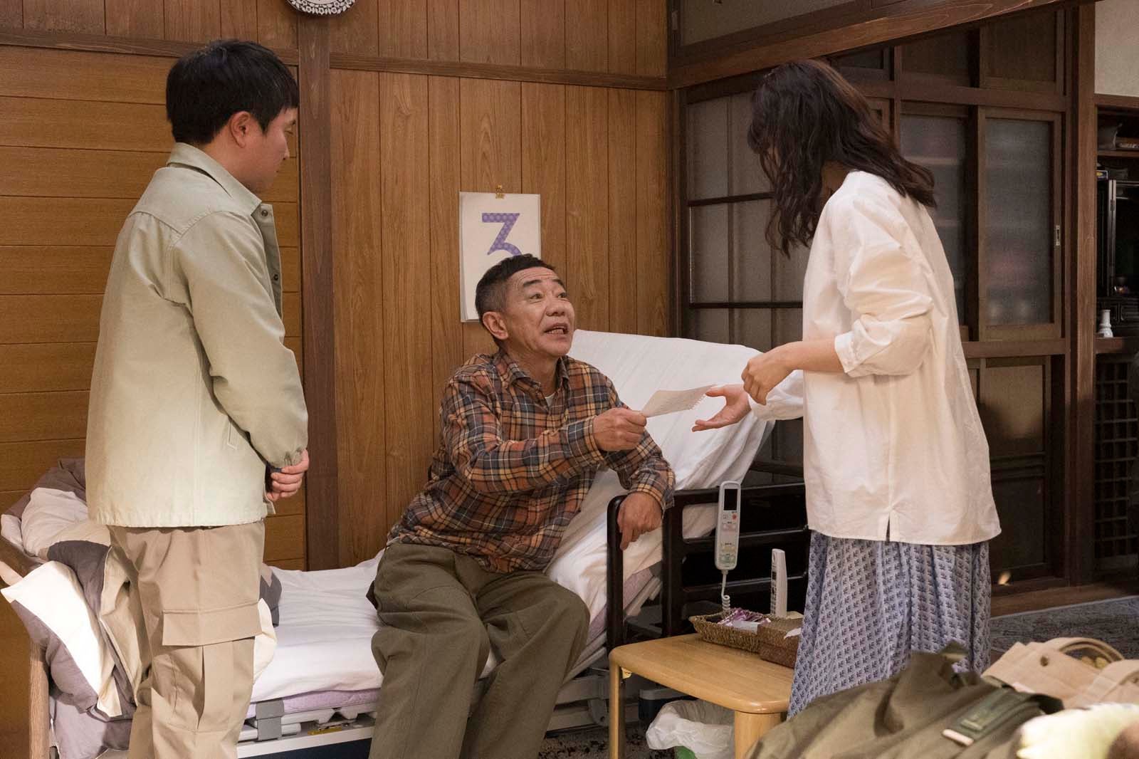 （左から）濱田岳、木梨憲武、奈緒「春になったら」第10話より（C）カンテレ