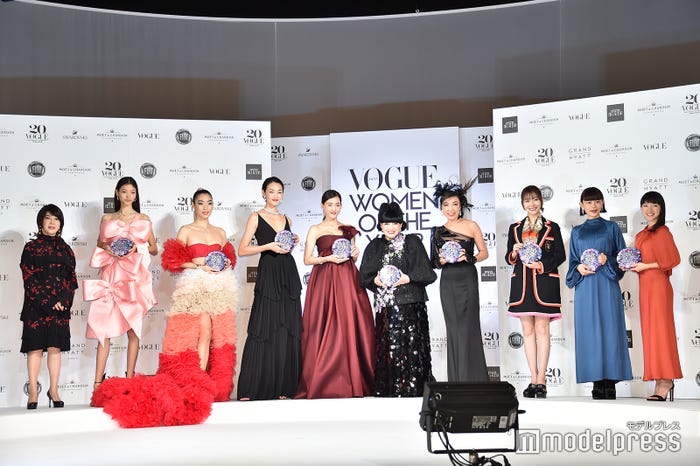 (左から)渡辺三津子編集長、美佳、リナ・サワヤマ、冨永愛、綾瀬はるか、黒柳徹子、松任谷由実、指原莉乃、杉咲花、近藤麻理恵(C)モデルプレス